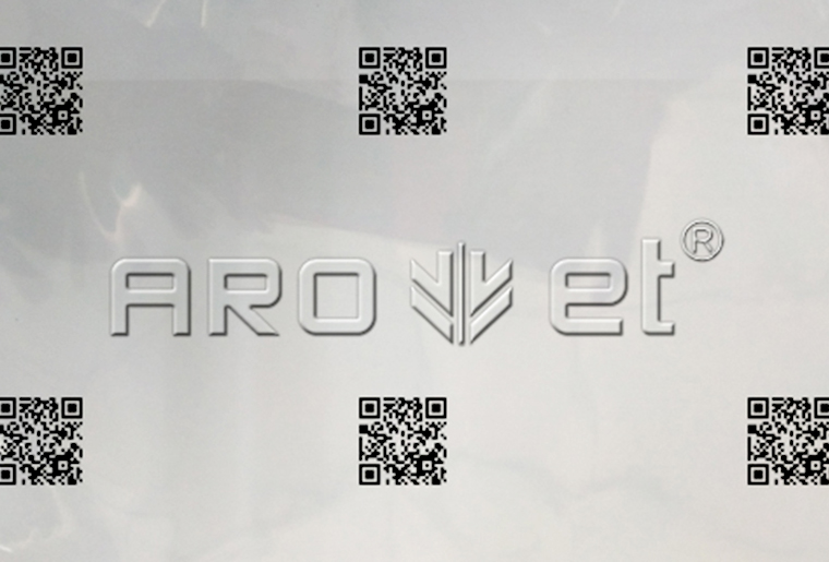 98858vip威尼斯游戏A-one四喷头喷码机在PE膜上喷二维码